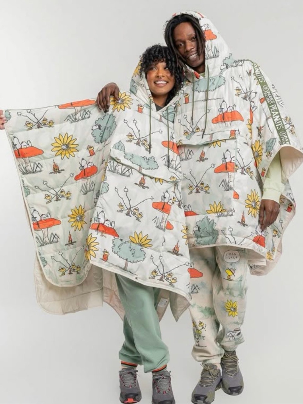 Peanuts x Parks Project Snoopy Convertible Camp Blanket Poncho – Hooded
